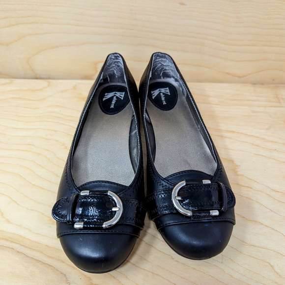 WHITE MOUNTAIN Women's Clara Ballet Flat, Black Size 8.5 - Picture 2 of 6